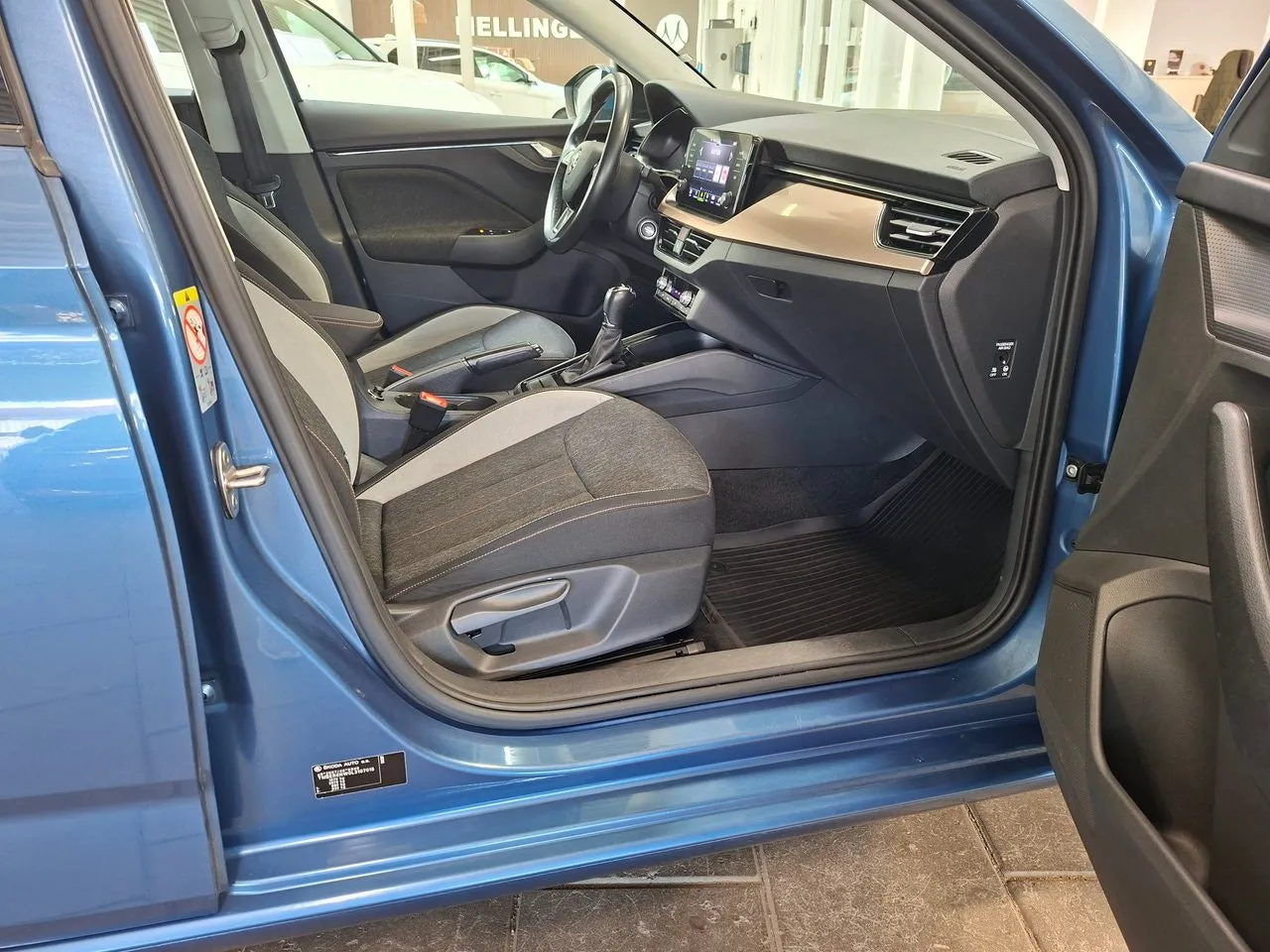 Vehicle image 5