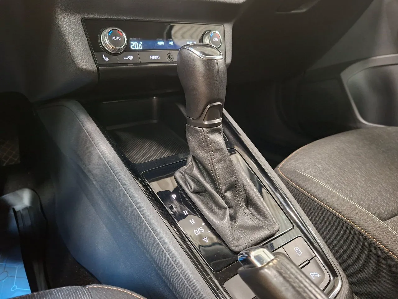 Vehicle image 21