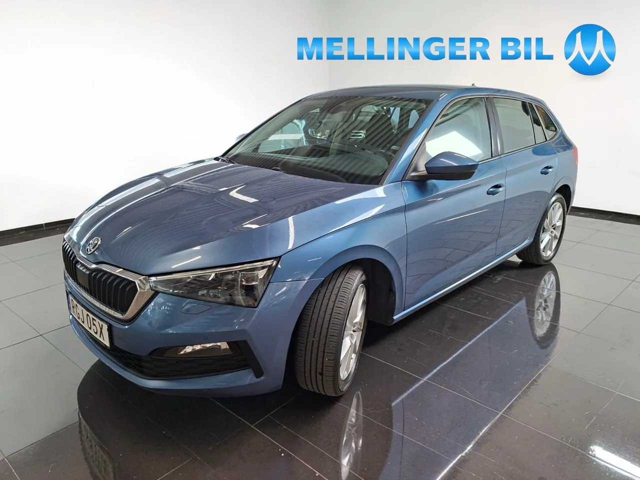 Vehicle image 4