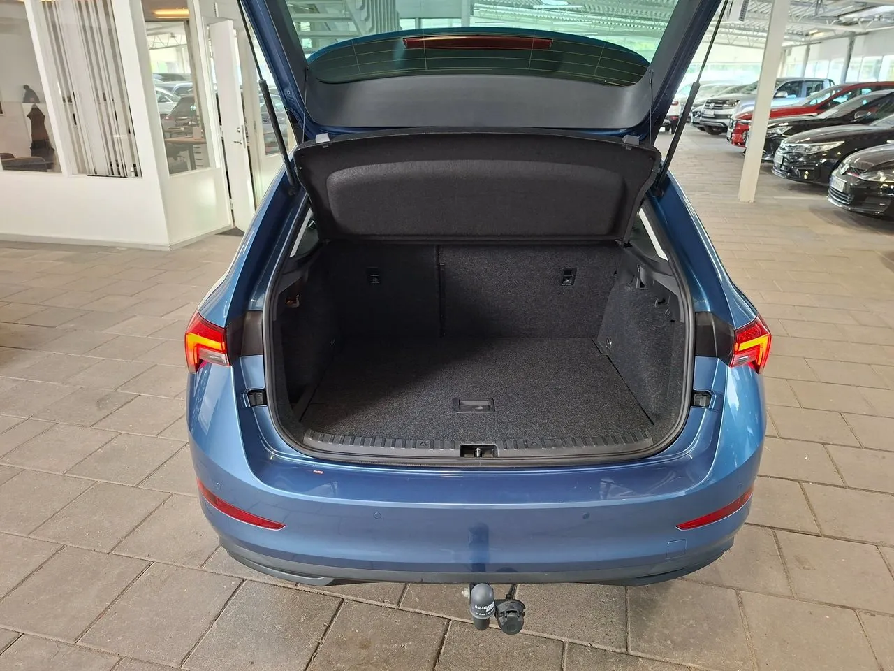 Vehicle image 14