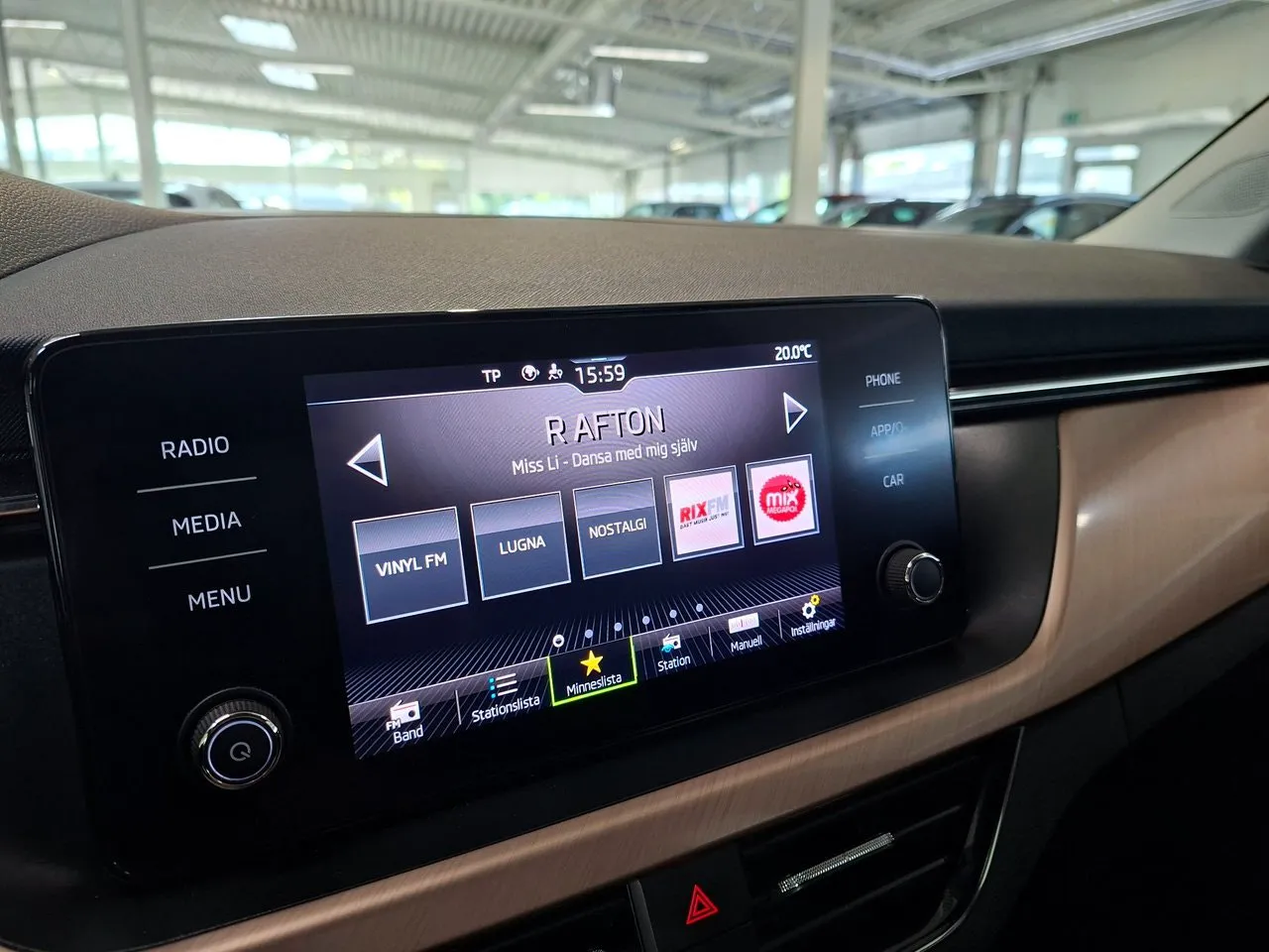 Vehicle image 18