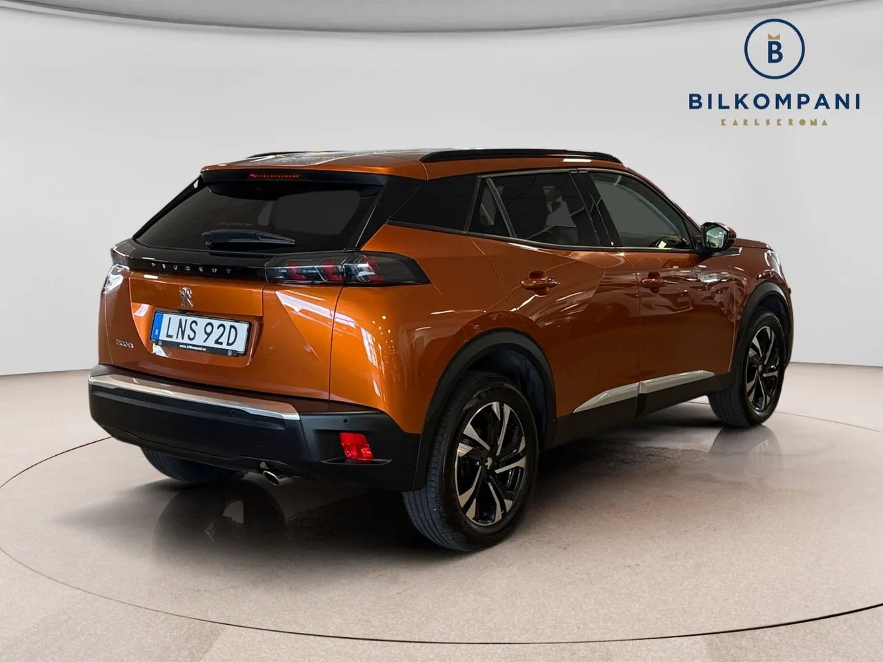 Vehicle image 4