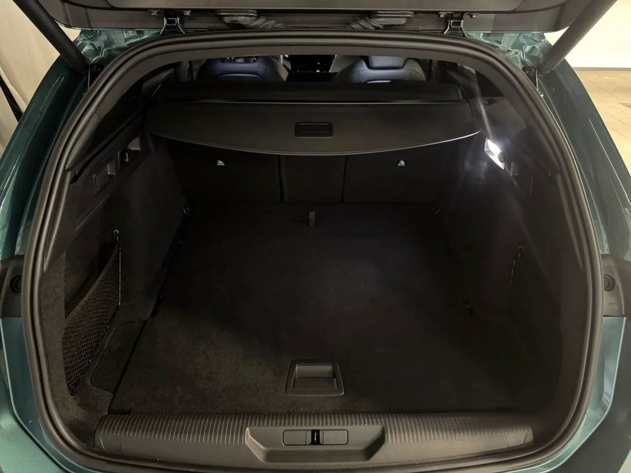 Vehicle image 14