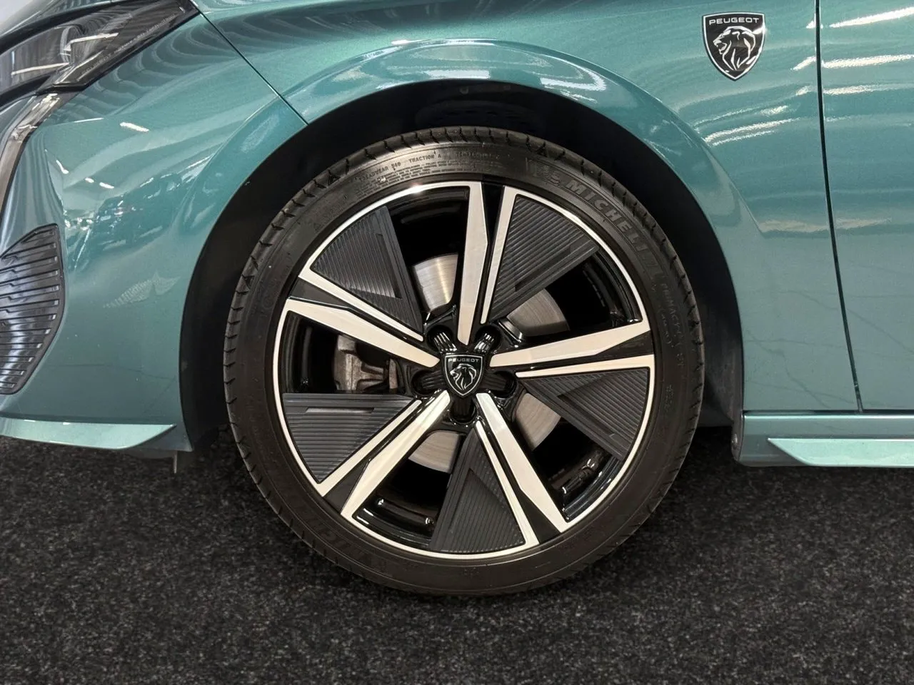 Vehicle image 13