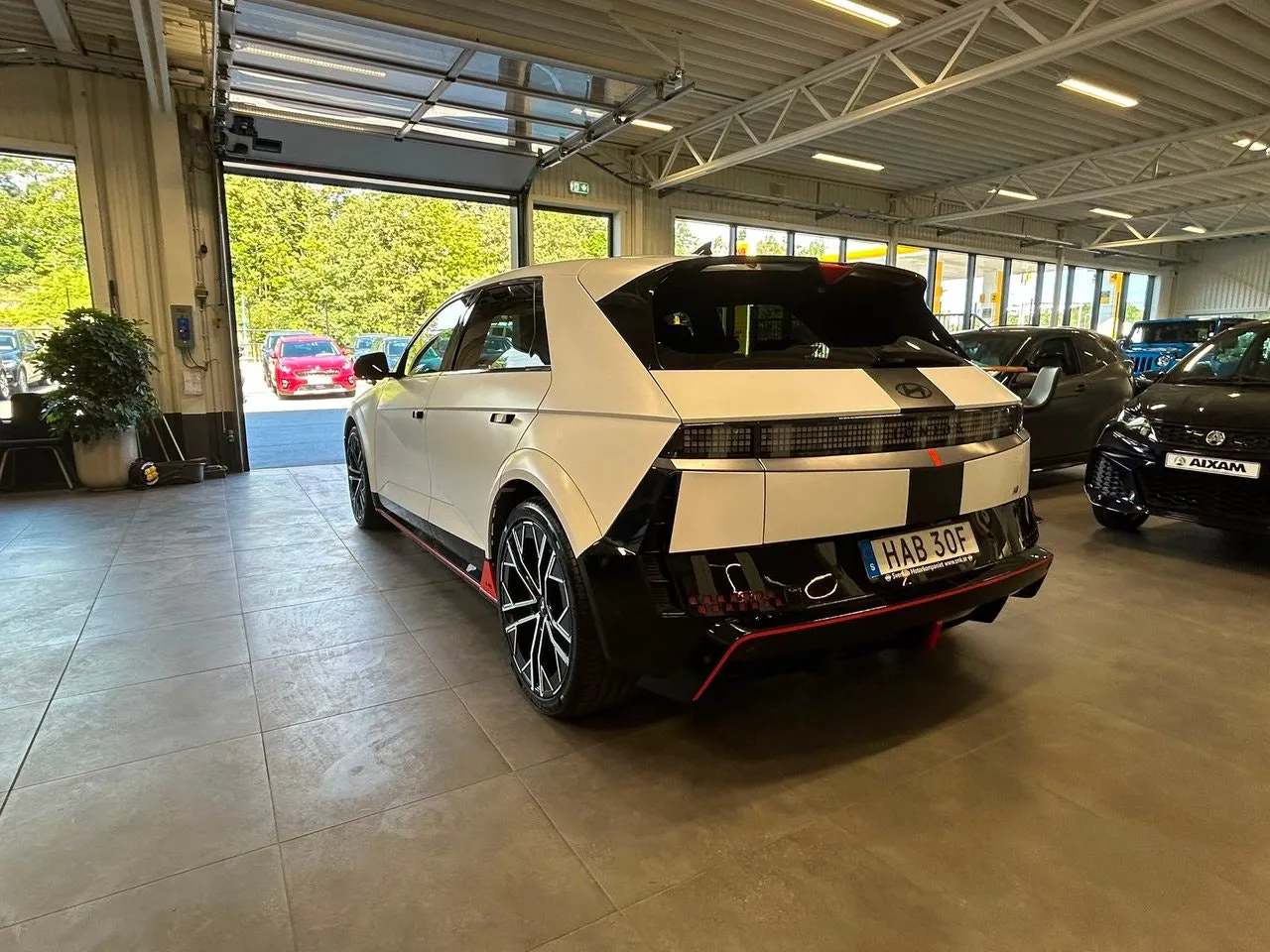 Vehicle image 4