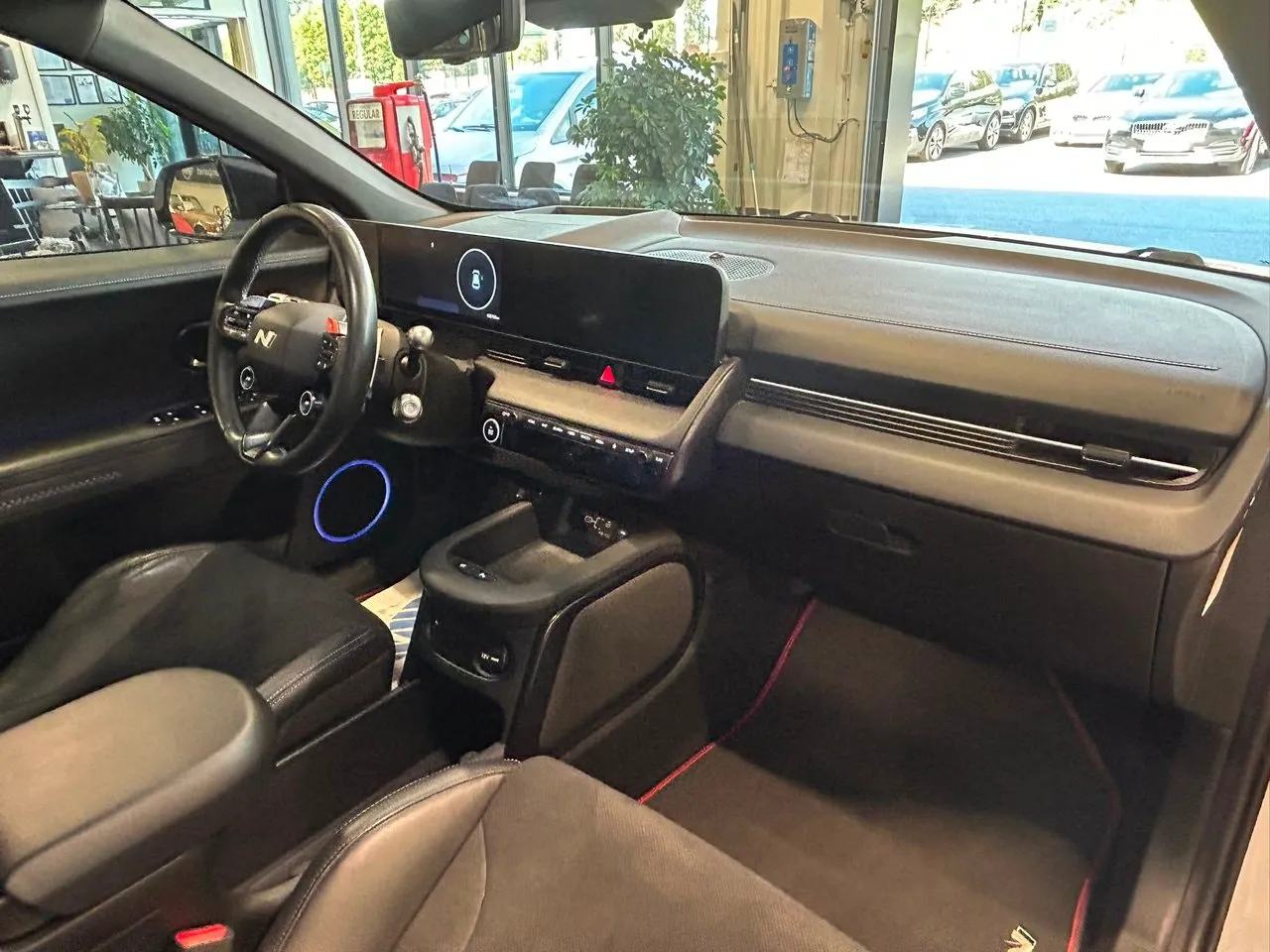 Vehicle image 25