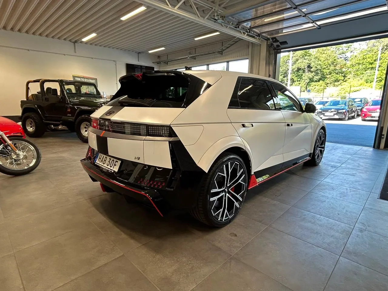 Vehicle image 8