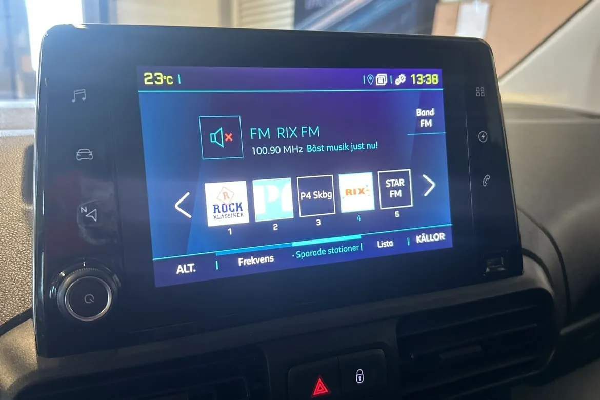 Vehicle image 14