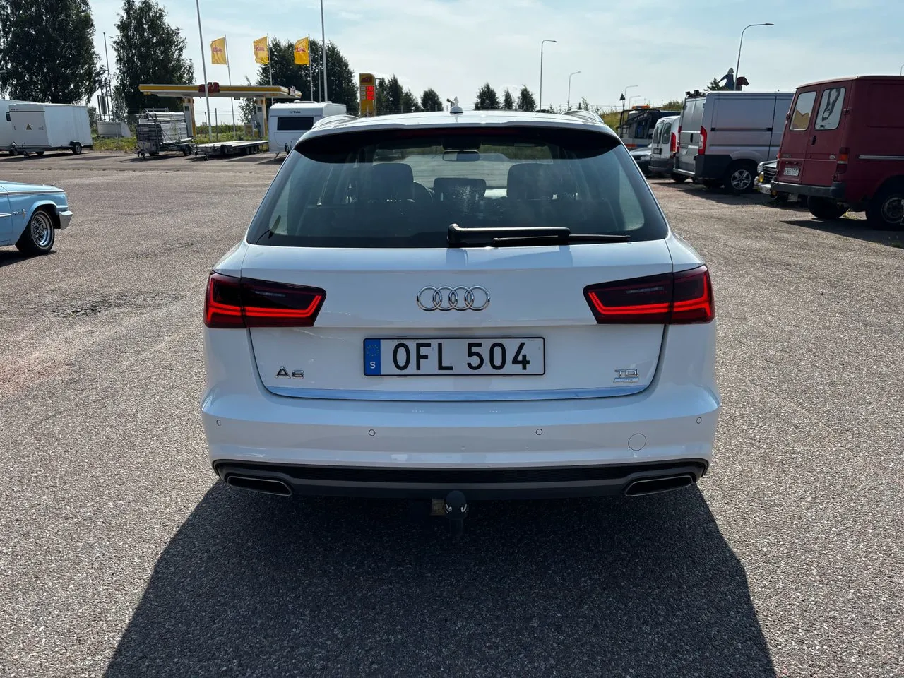 Vehicle image 5