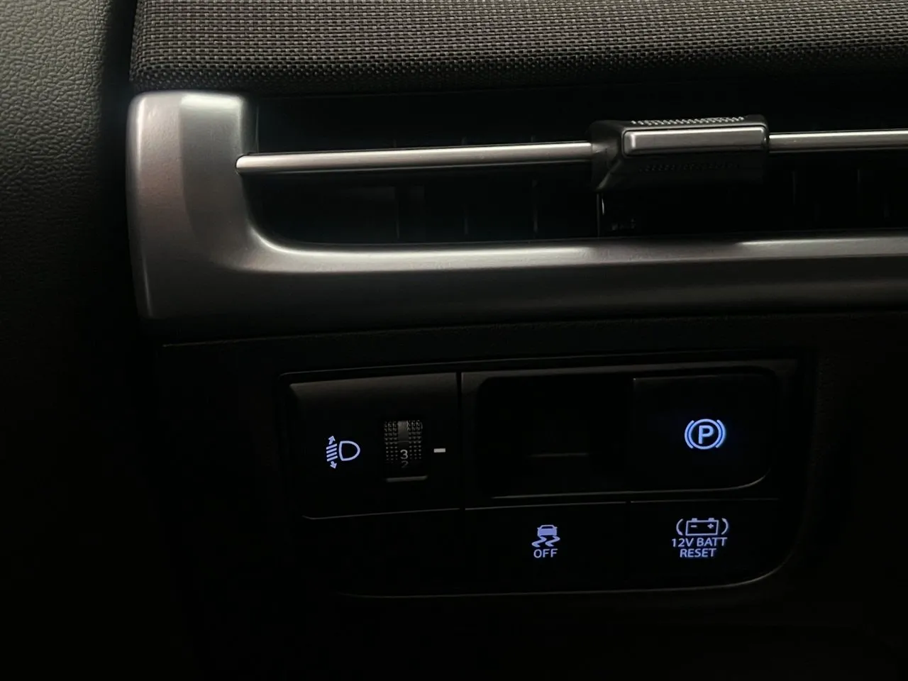 Vehicle image 33