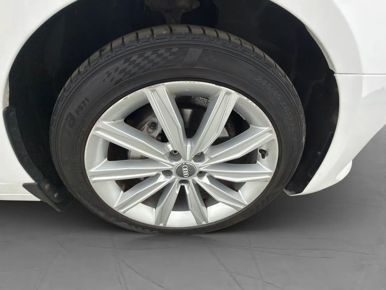 Vehicle image 30