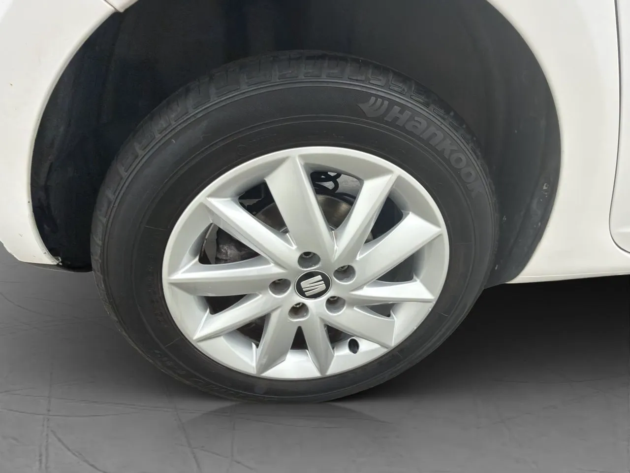Vehicle image 21