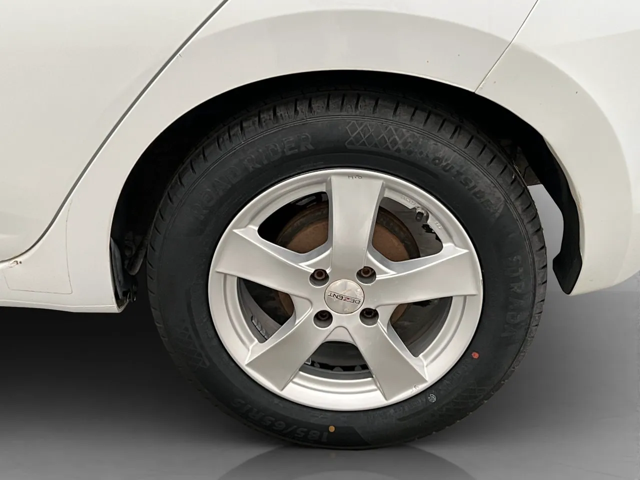 Vehicle image 19