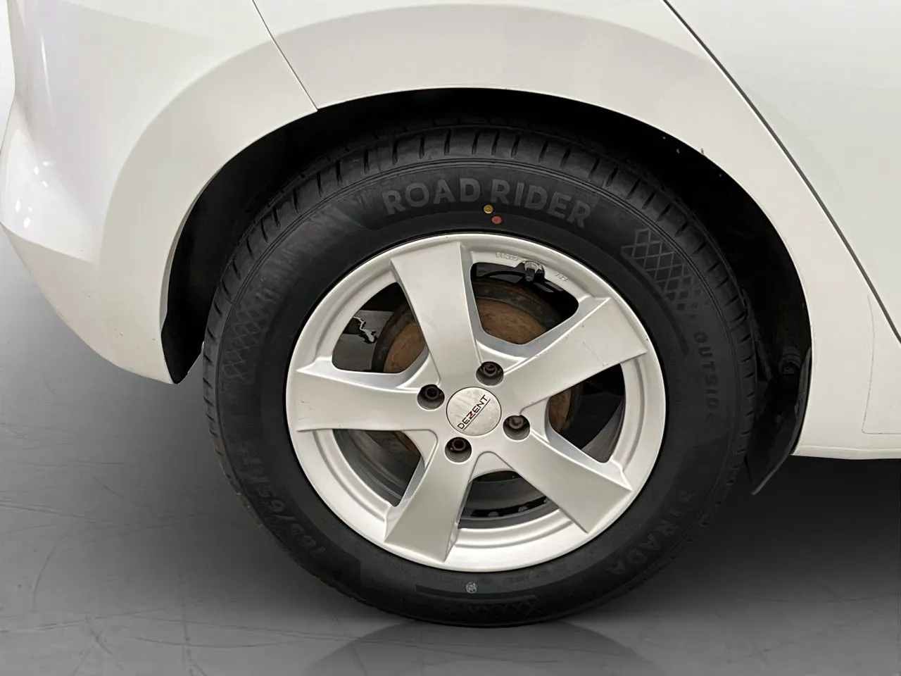 Vehicle image 20