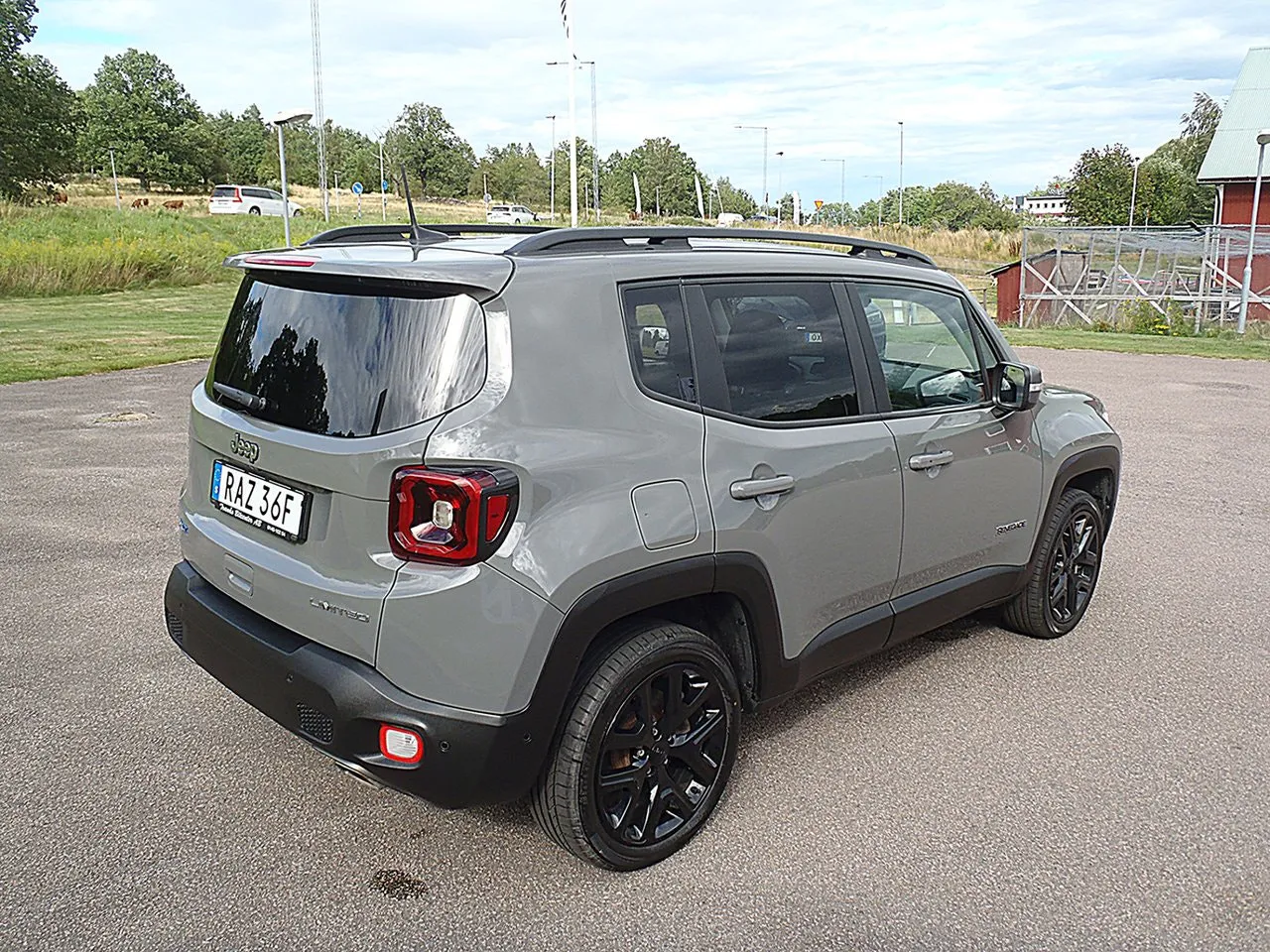 Vehicle image 3