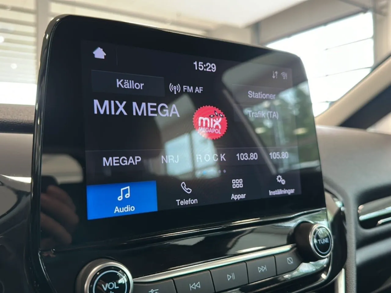 Vehicle image 10