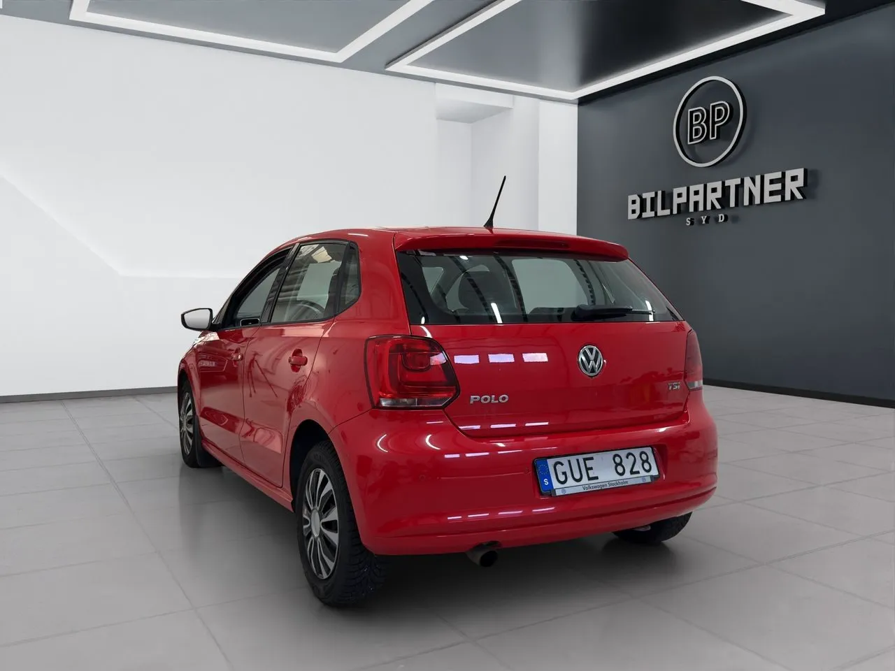 Vehicle image 6