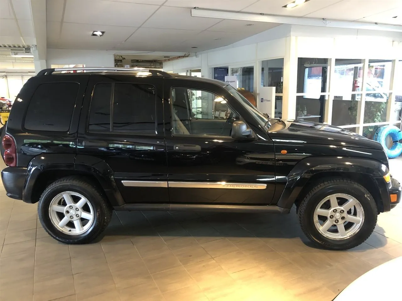 Vehicle image 4