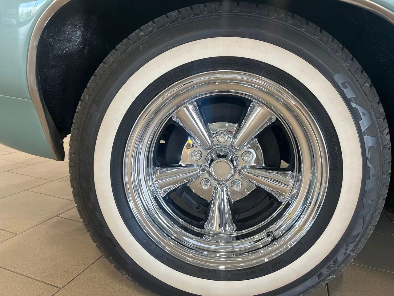 Vehicle image 19