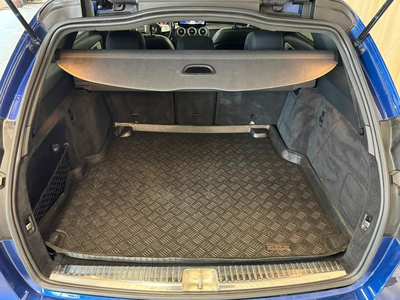 Vehicle image 32