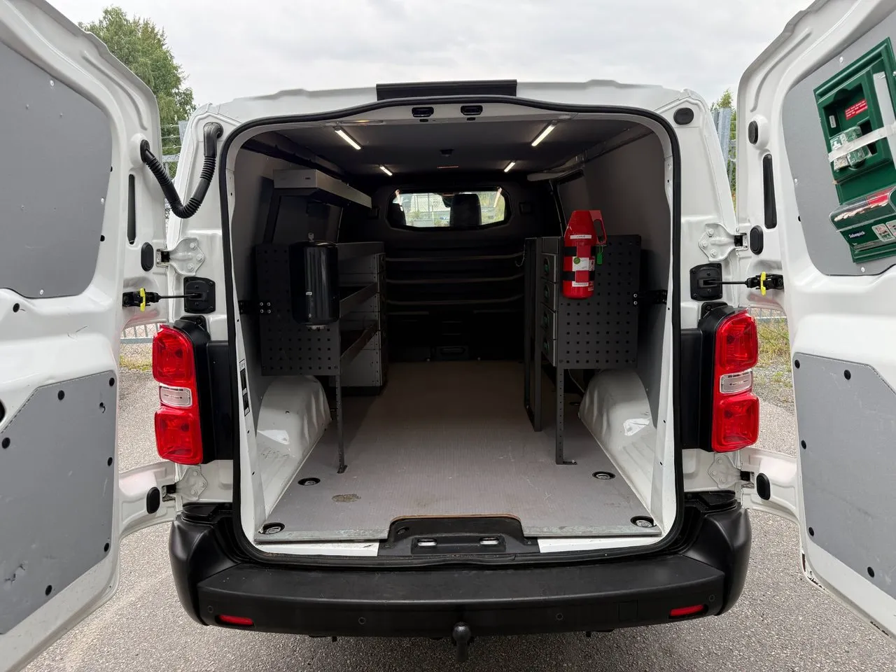 Vehicle image 9