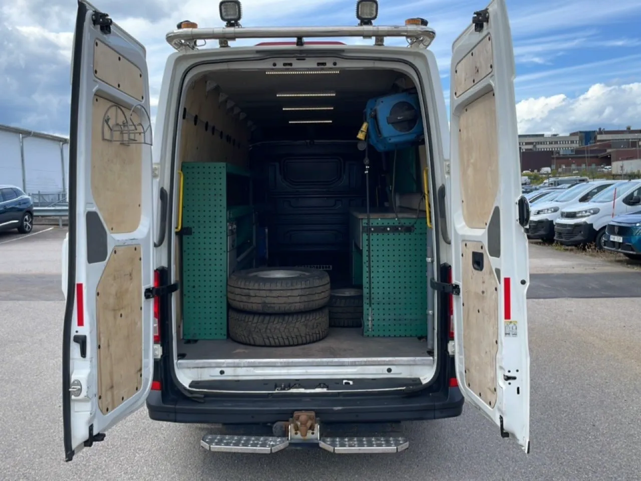 Vehicle image 14