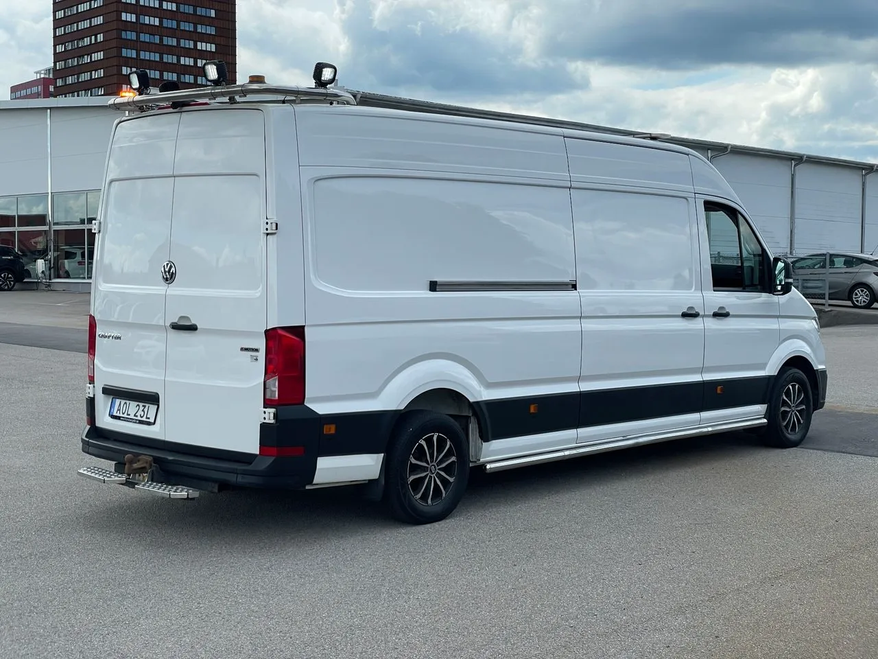 Vehicle image 4