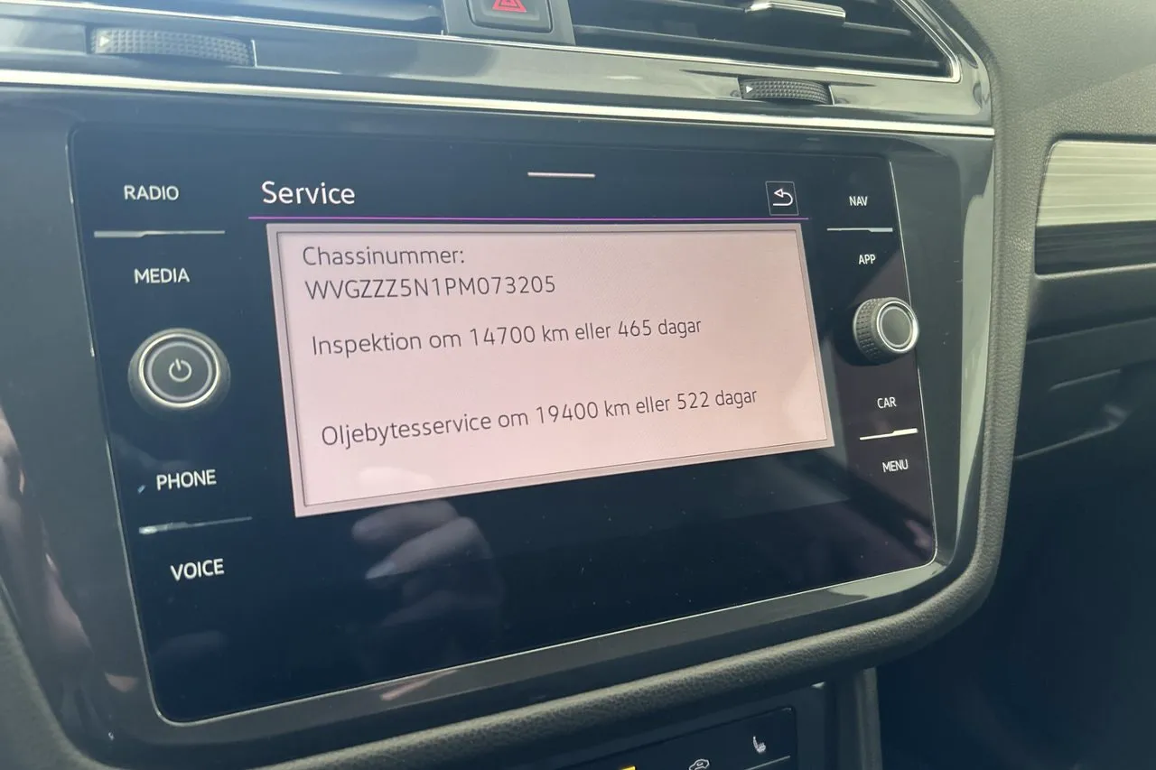 Vehicle image 28