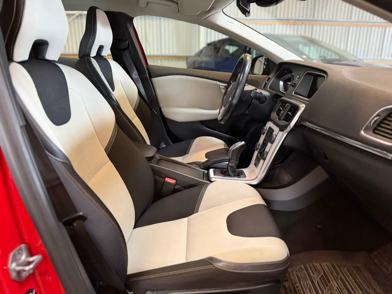 Vehicle image 14
