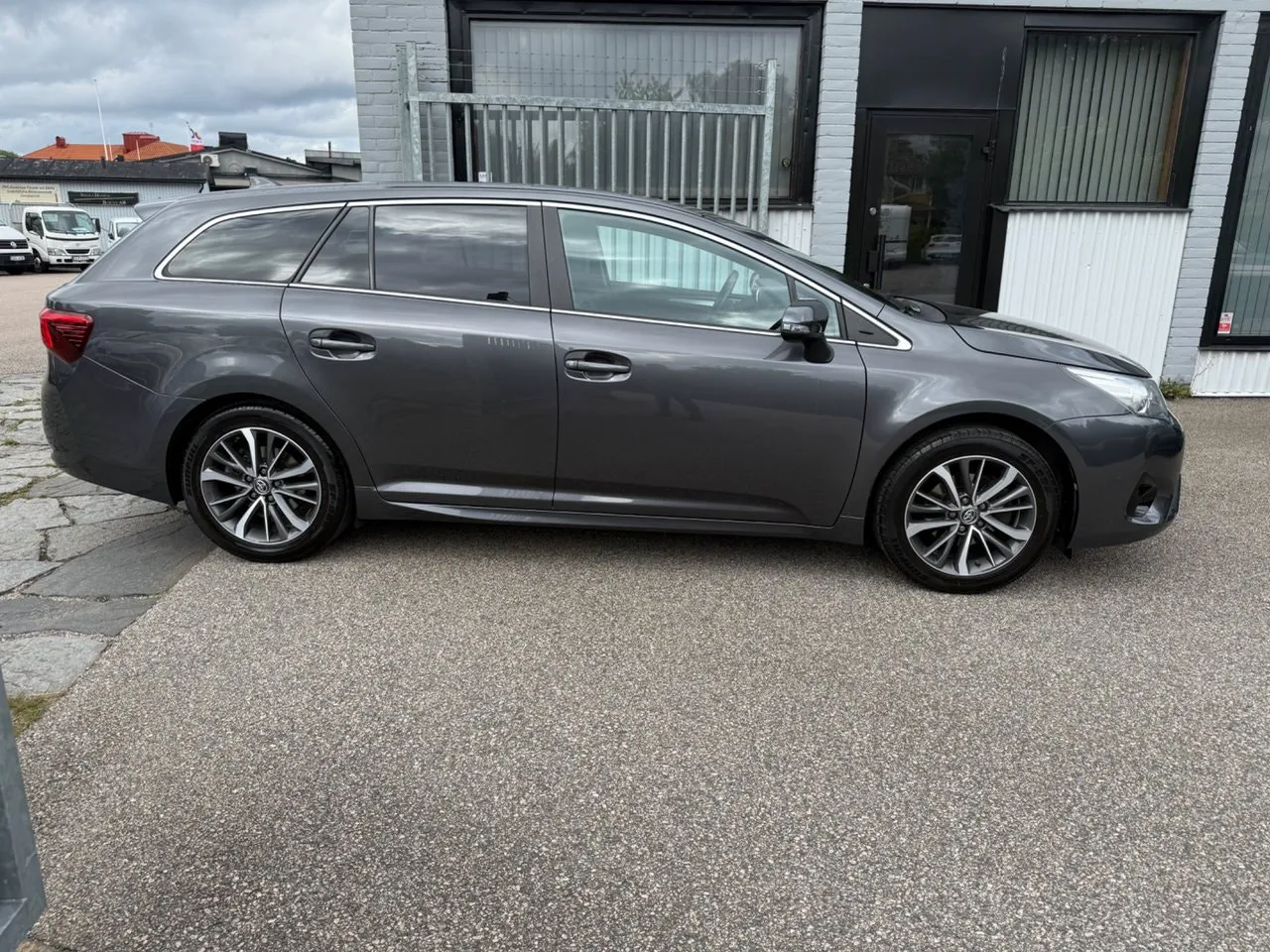 Vehicle image 9