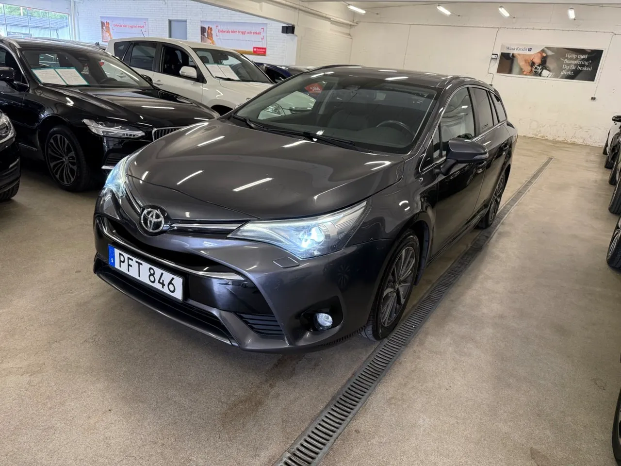 Vehicle image 13