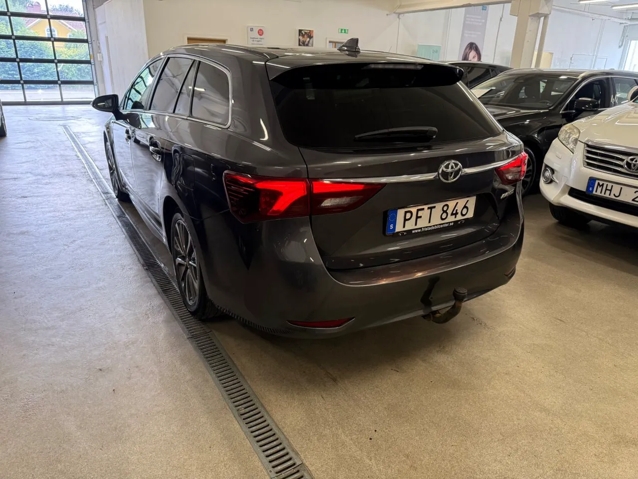 Vehicle image 15