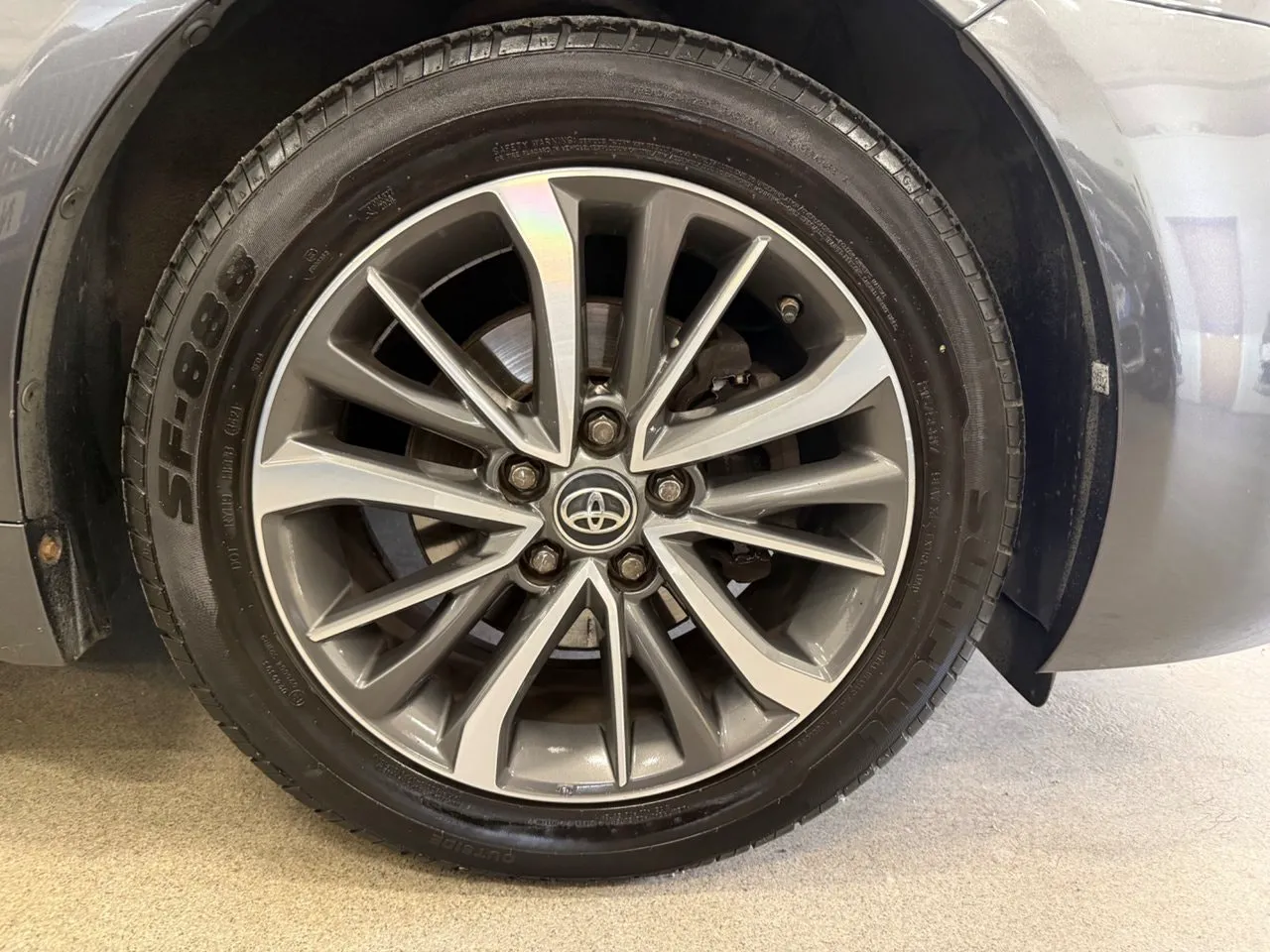 Vehicle image 10