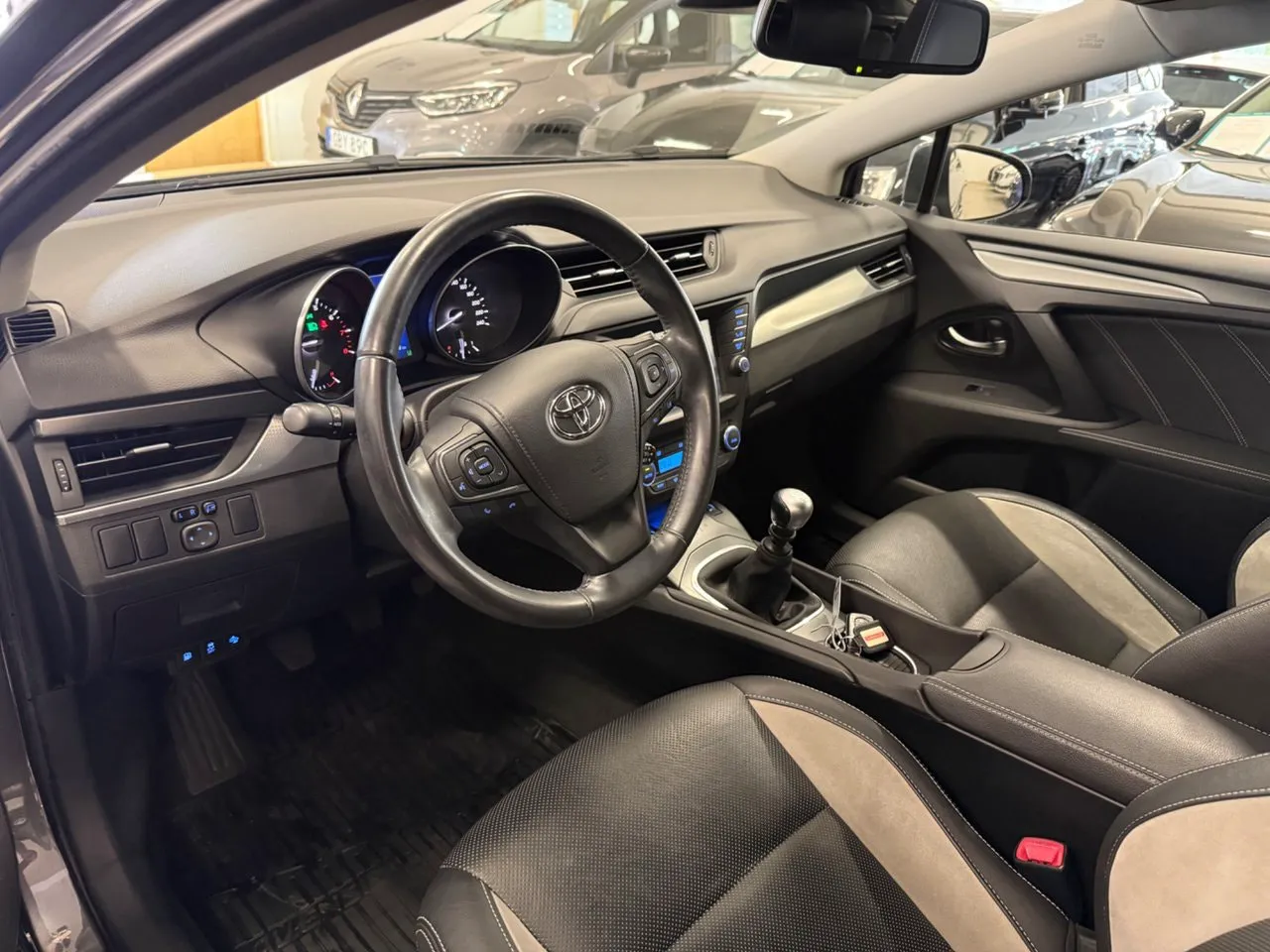 Vehicle image 19