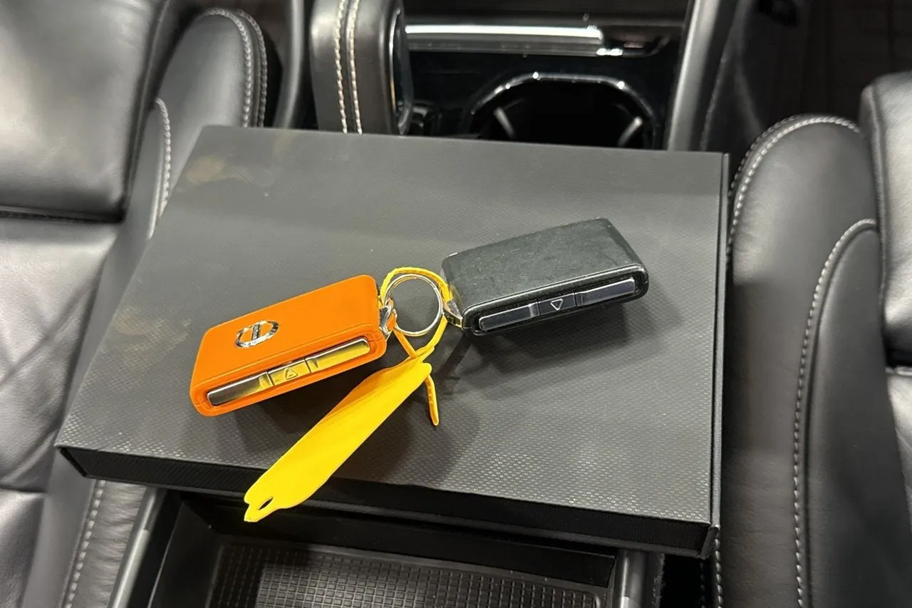 Vehicle image 25