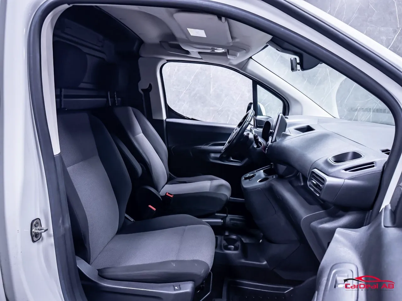 Vehicle image 14