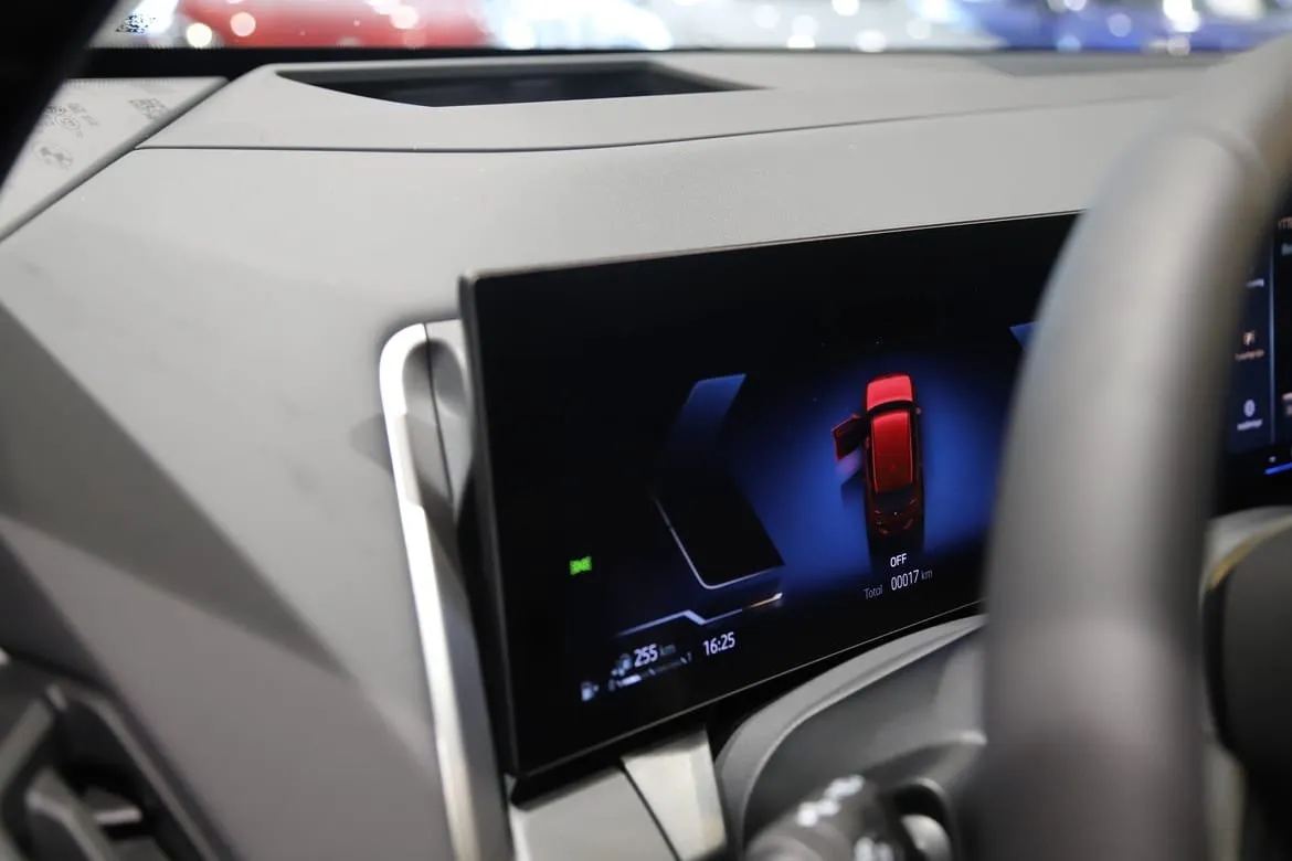 Vehicle image 4