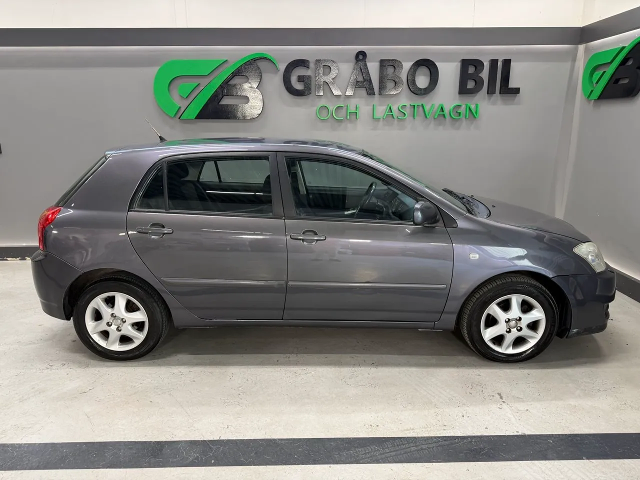 Vehicle image 5