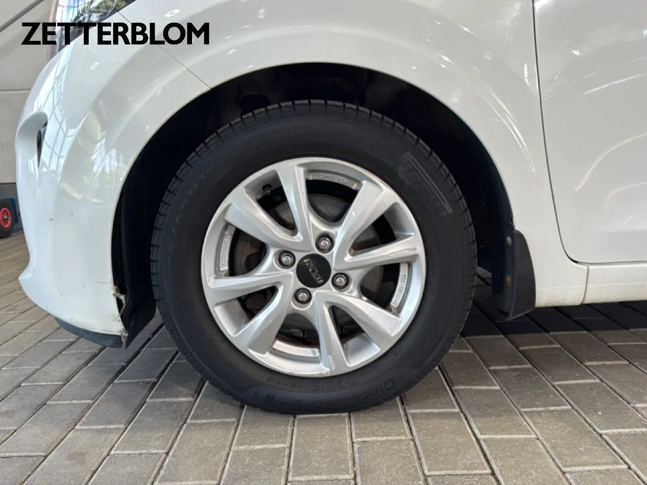 Vehicle image 8