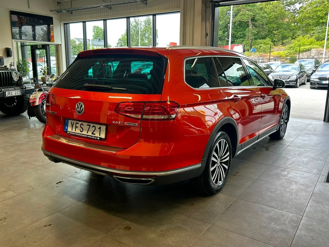 Vehicle image 6