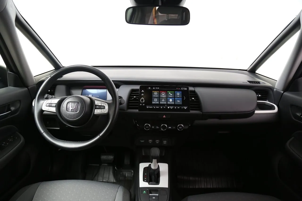 Vehicle image 16