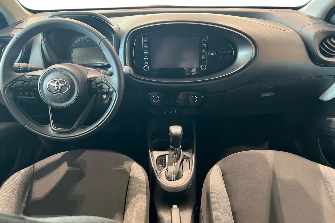 Vehicle image 9