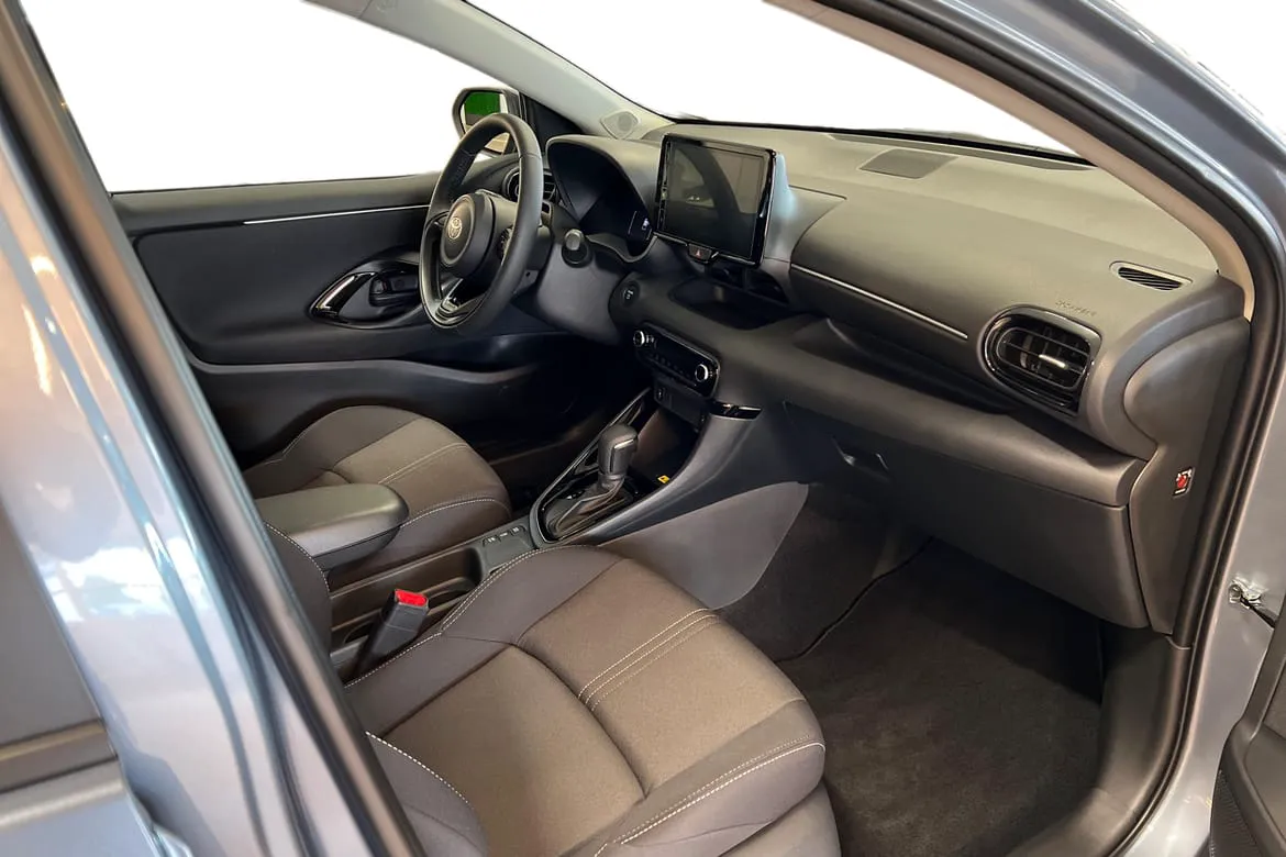 Vehicle image 6