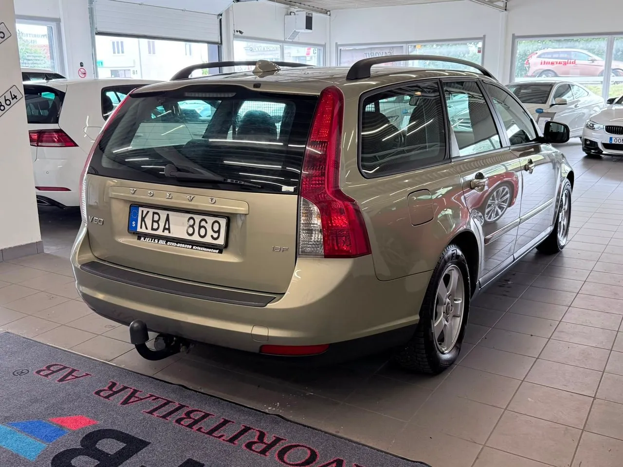 Vehicle image 10