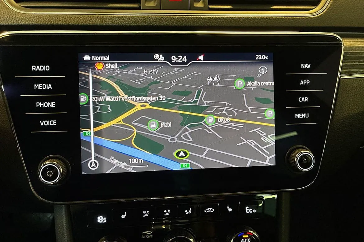 Vehicle image 15