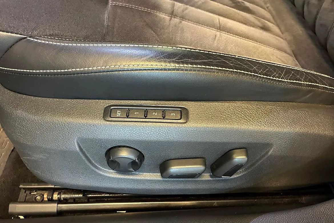 Vehicle image 21