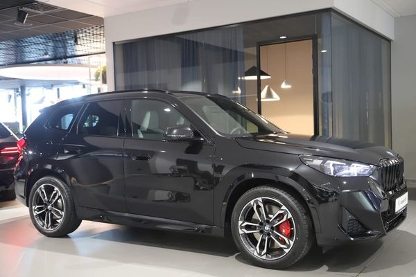BMW X1 xDrive 25e / M Sport PRO / Panorama / Premium / 19" - 2026