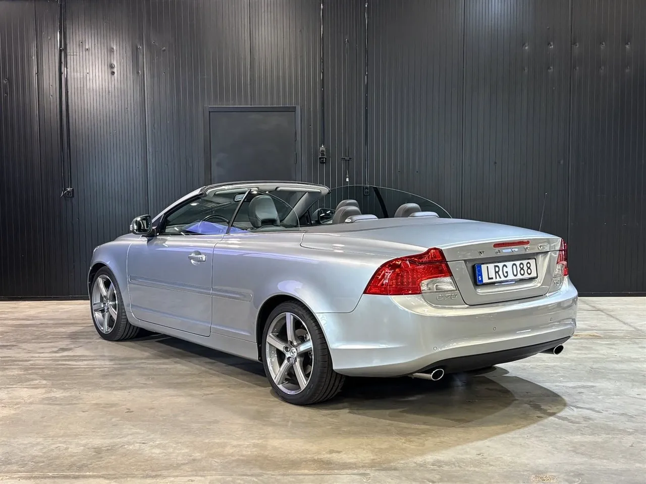 Vehicle image 8