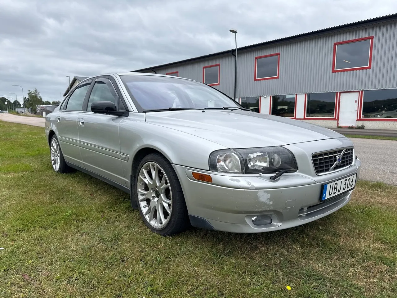 Vehicle image 15