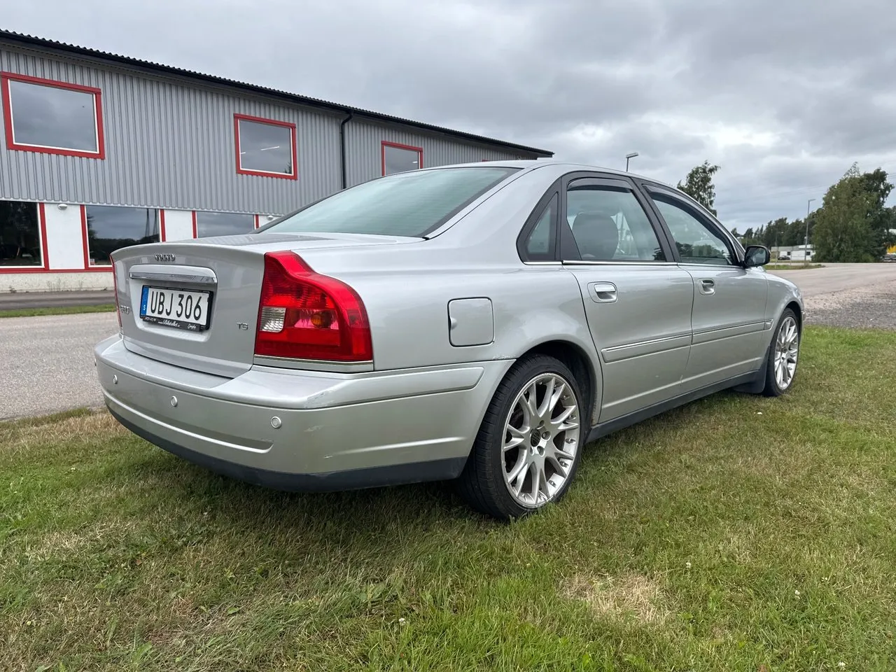 Vehicle image 17